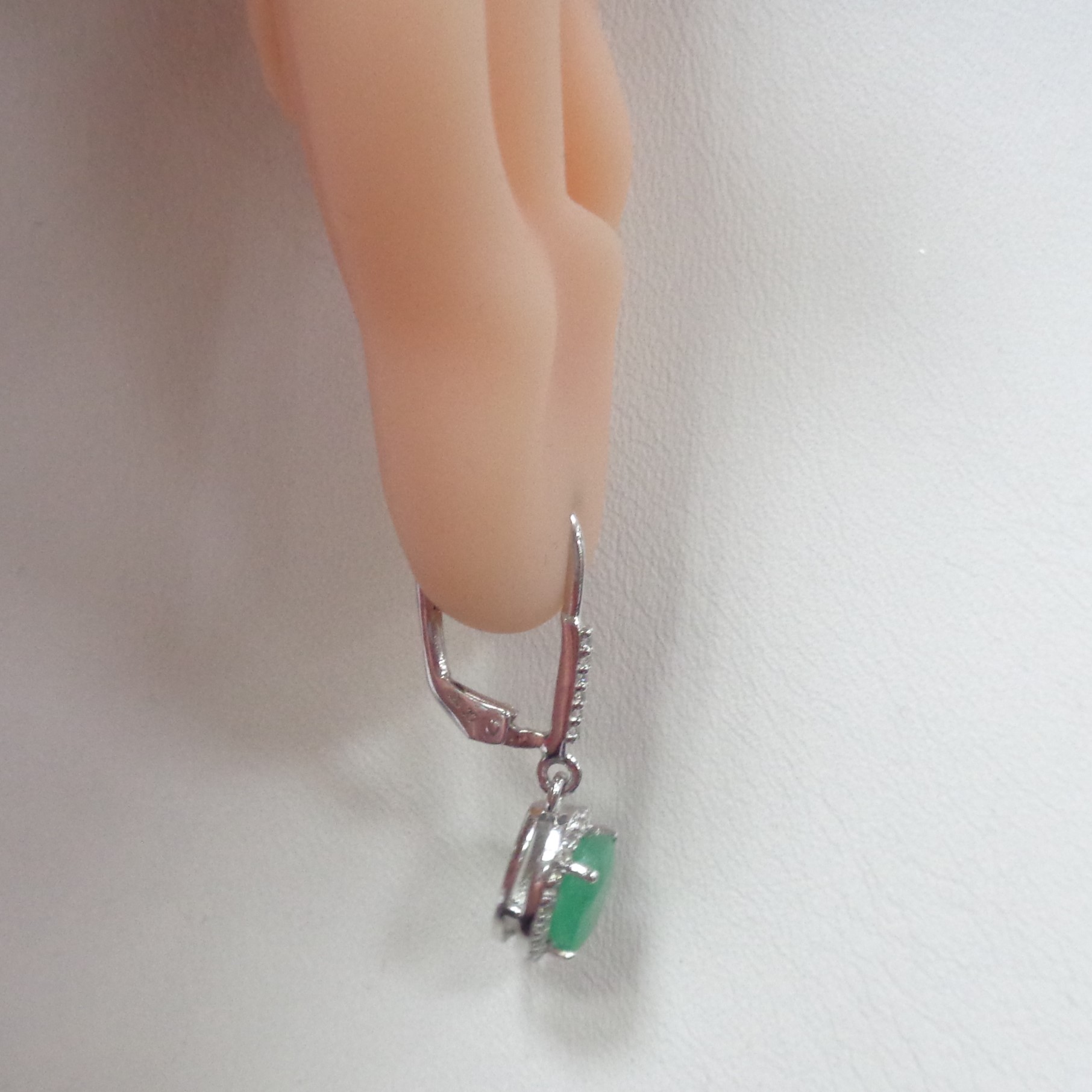 Серебряные серьги с изумрудами